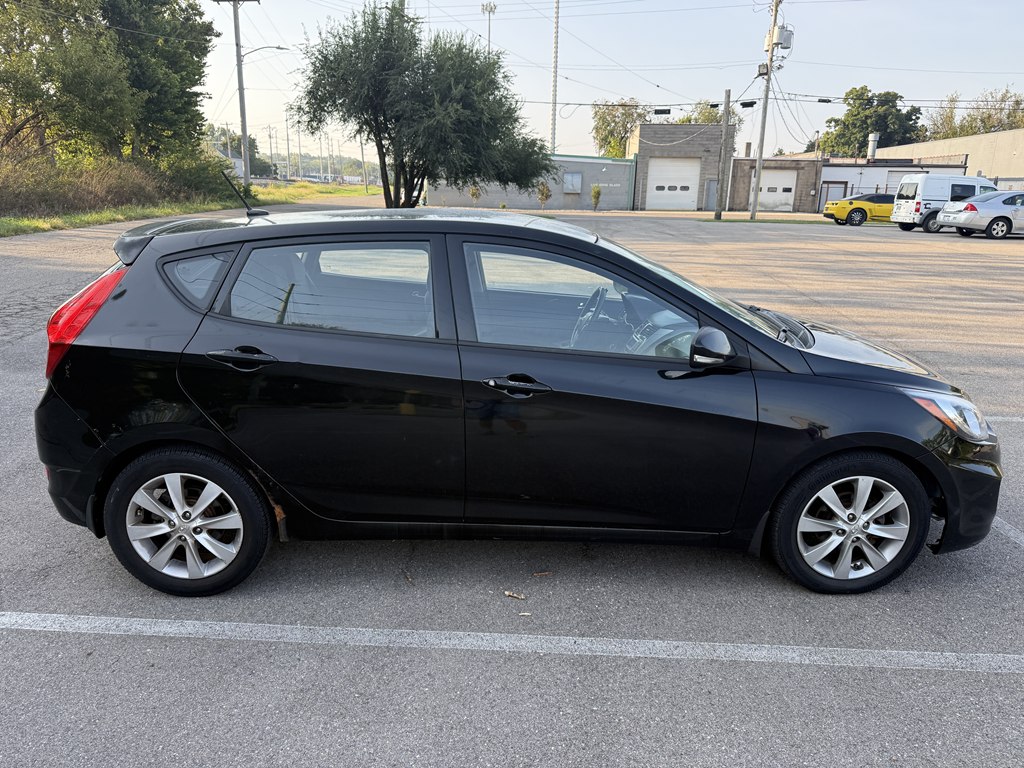 Photo 6 of this HYUNDAI ACCENT