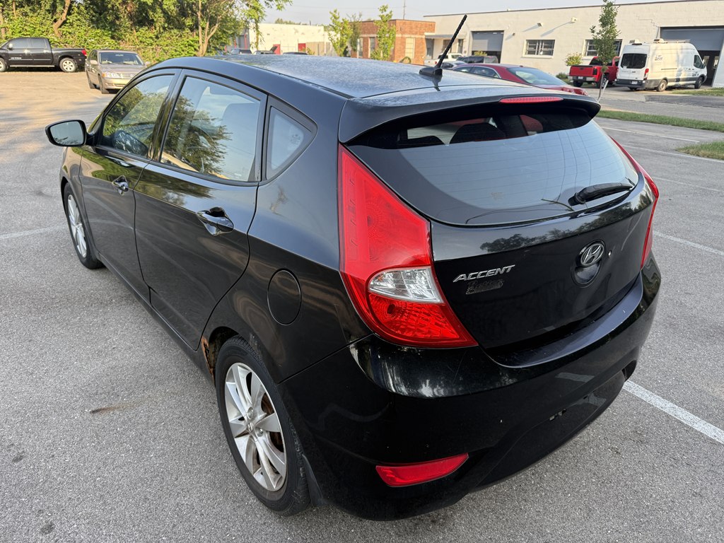 Photo 4 of this HYUNDAI ACCENT