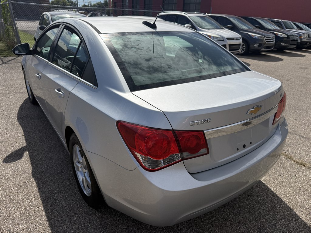 Photo 4 of this CHEVROLET CRUZE LIMITED