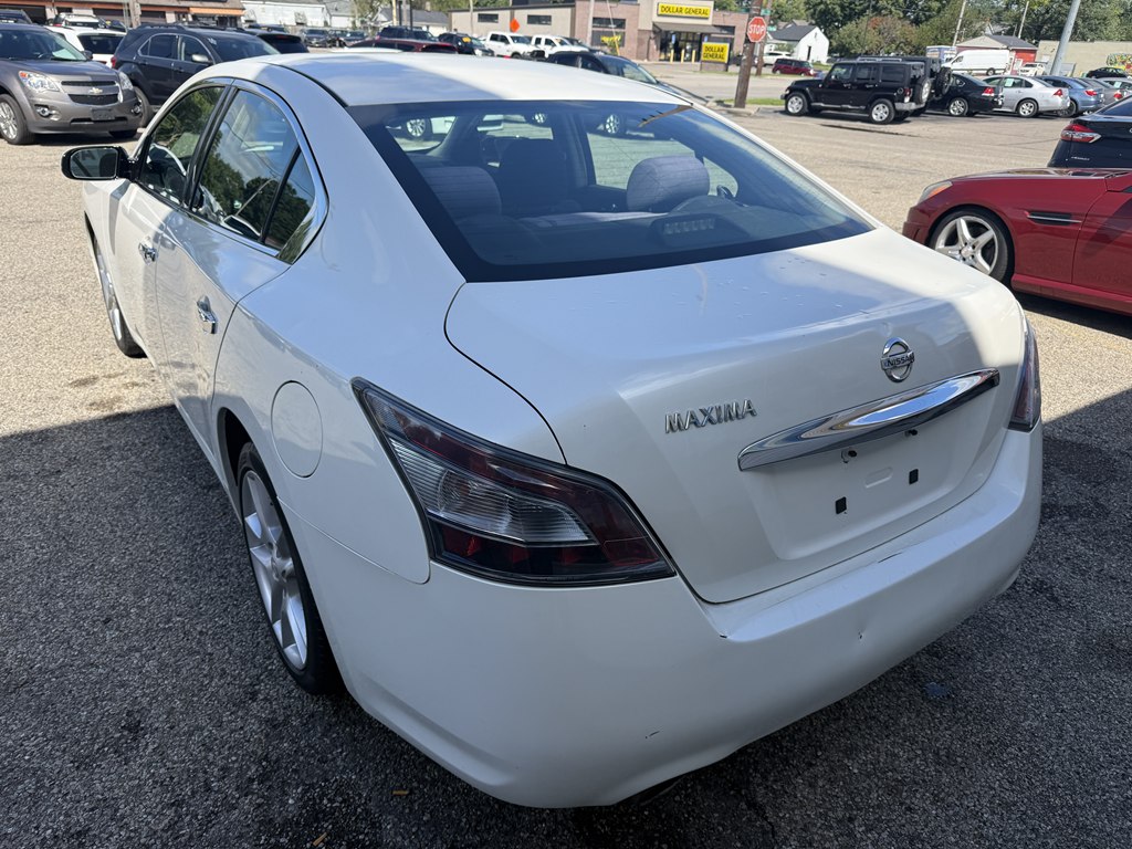 Photo 3 of this NISSAN MAXIMA