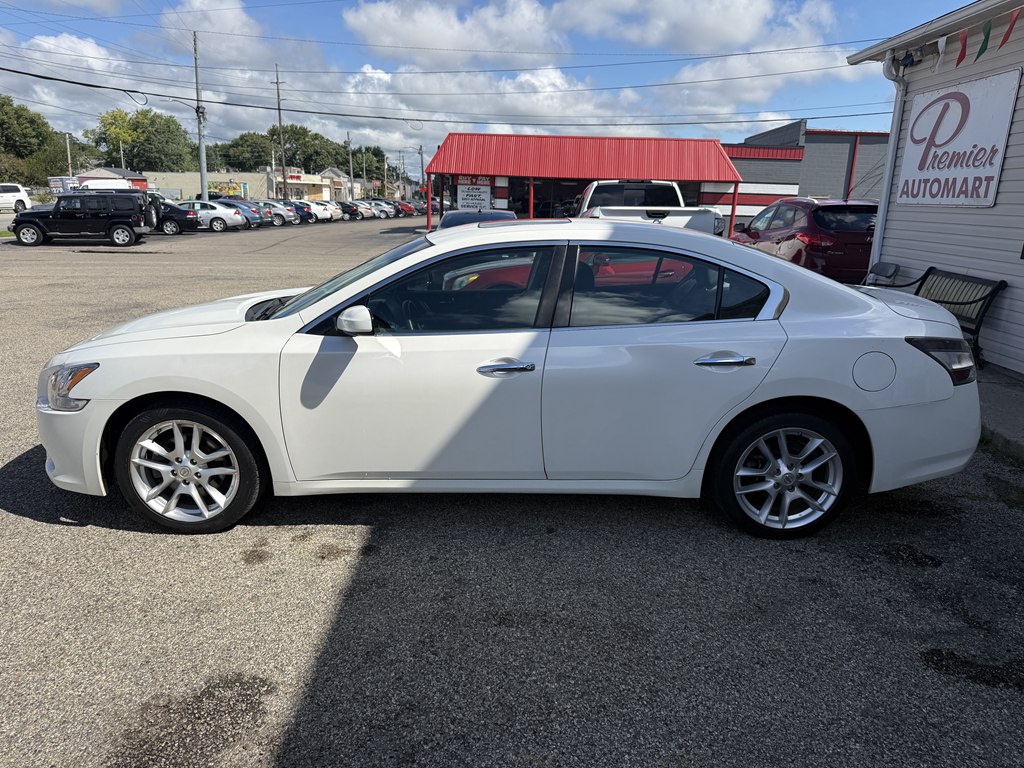 Photo 2 of this NISSAN MAXIMA