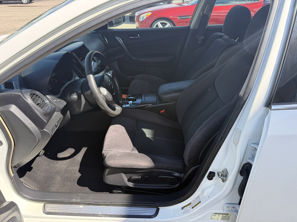 Photo 11 of this NISSAN MAXIMA