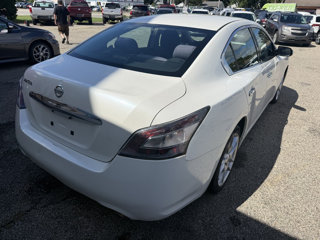 Photo 4 of this NISSAN MAXIMA
