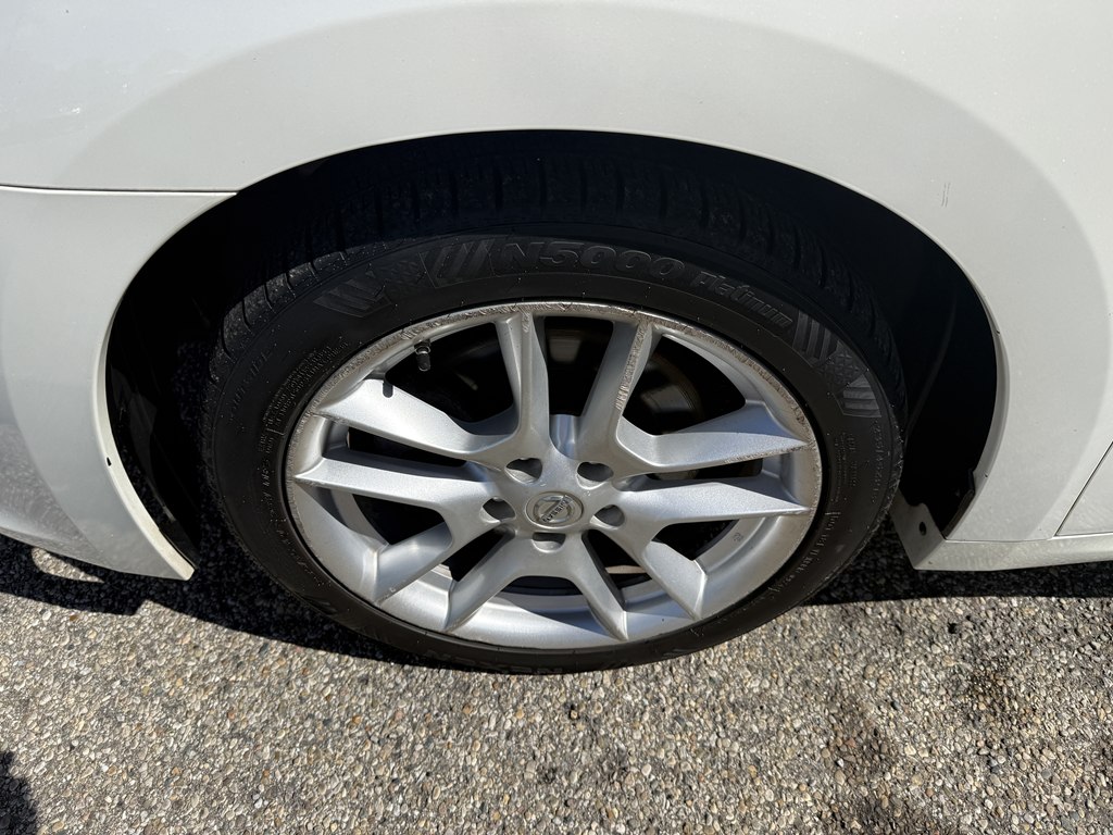 Photo 9 of this NISSAN MAXIMA