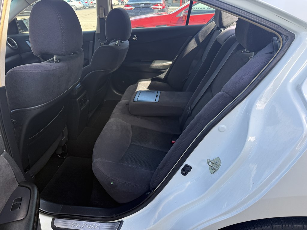 Photo 13 of this NISSAN MAXIMA