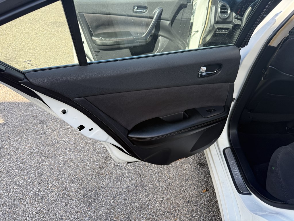 Photo 12 of this NISSAN MAXIMA