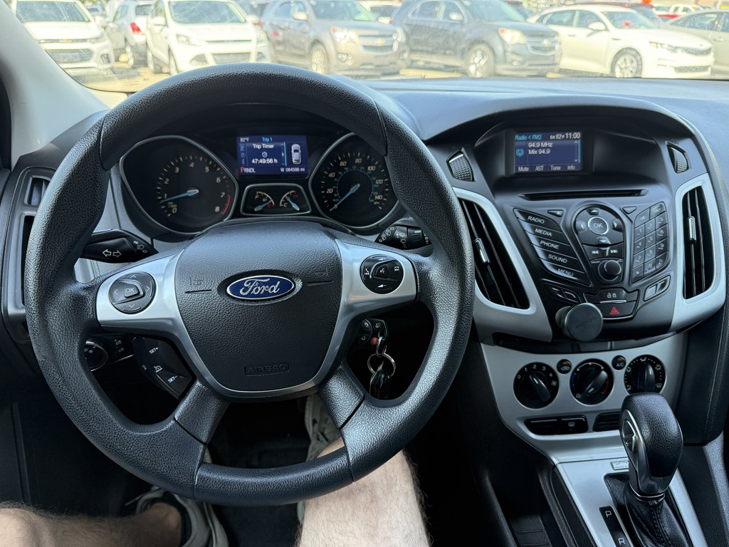 Photo 33 of this FORD FOCUS