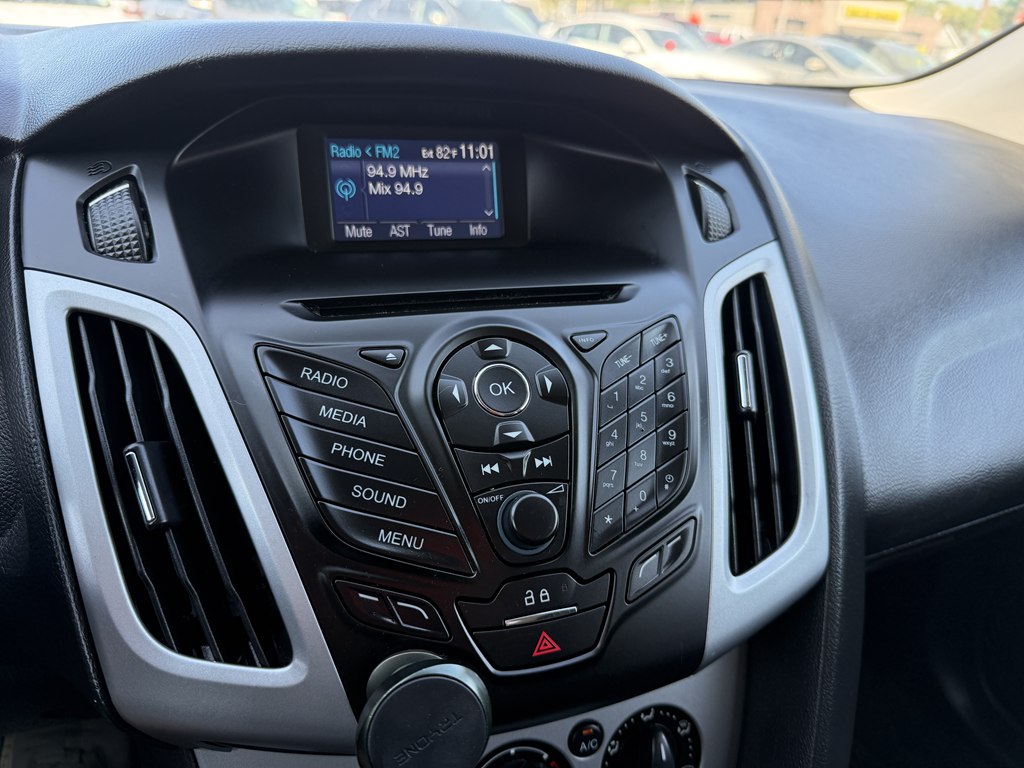 Photo 36 of this FORD FOCUS