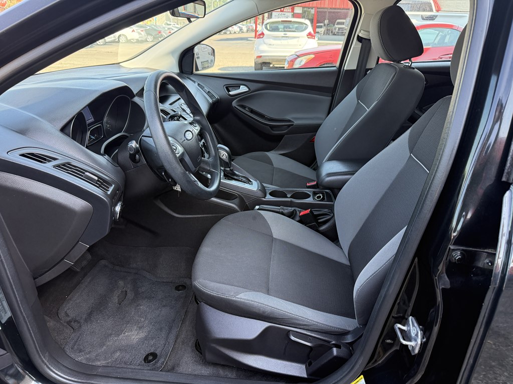 Photo 28 of this FORD FOCUS