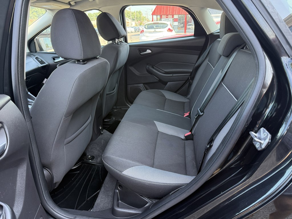 Photo 11 of this FORD FOCUS