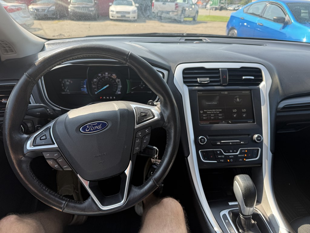 Photo 17 of this FORD FUSION
