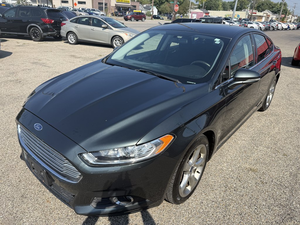 Photo 2 of this FORD FUSION
