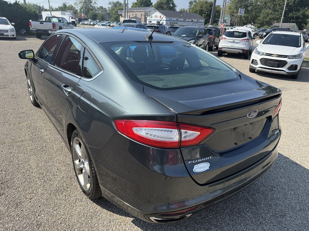 Photo 4 of this FORD FUSION