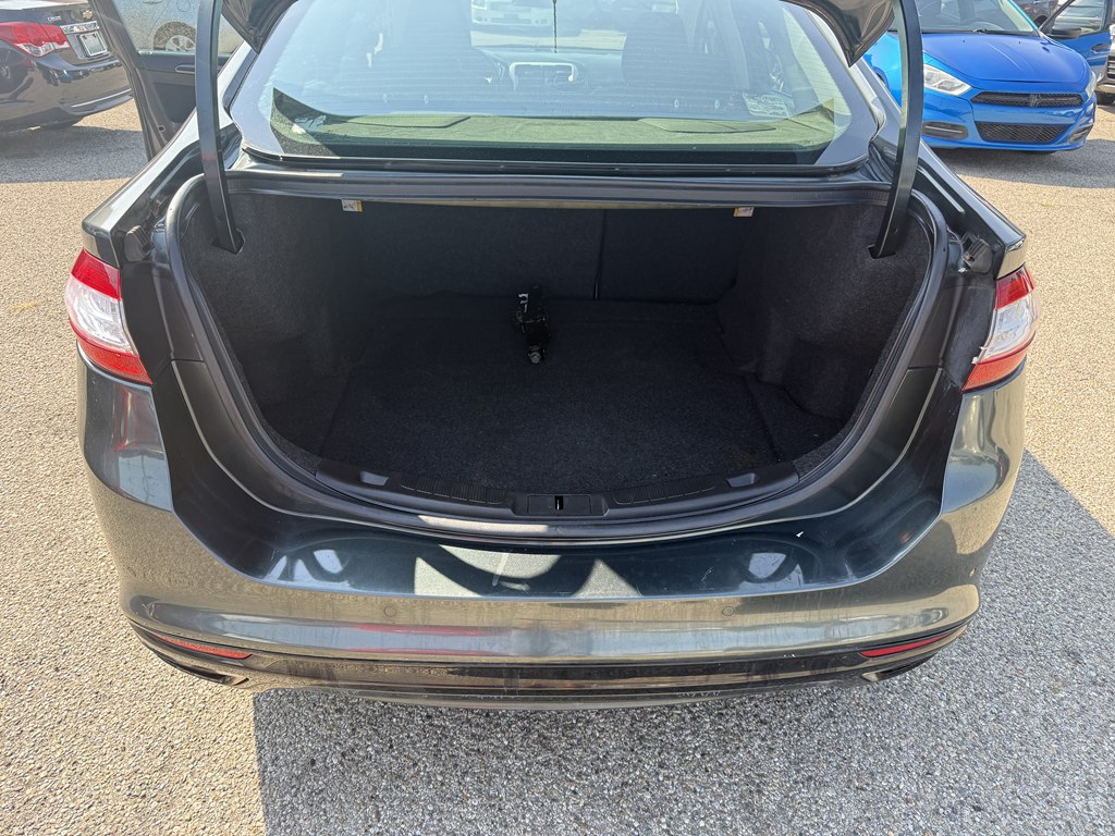 Photo 16 of this FORD FUSION