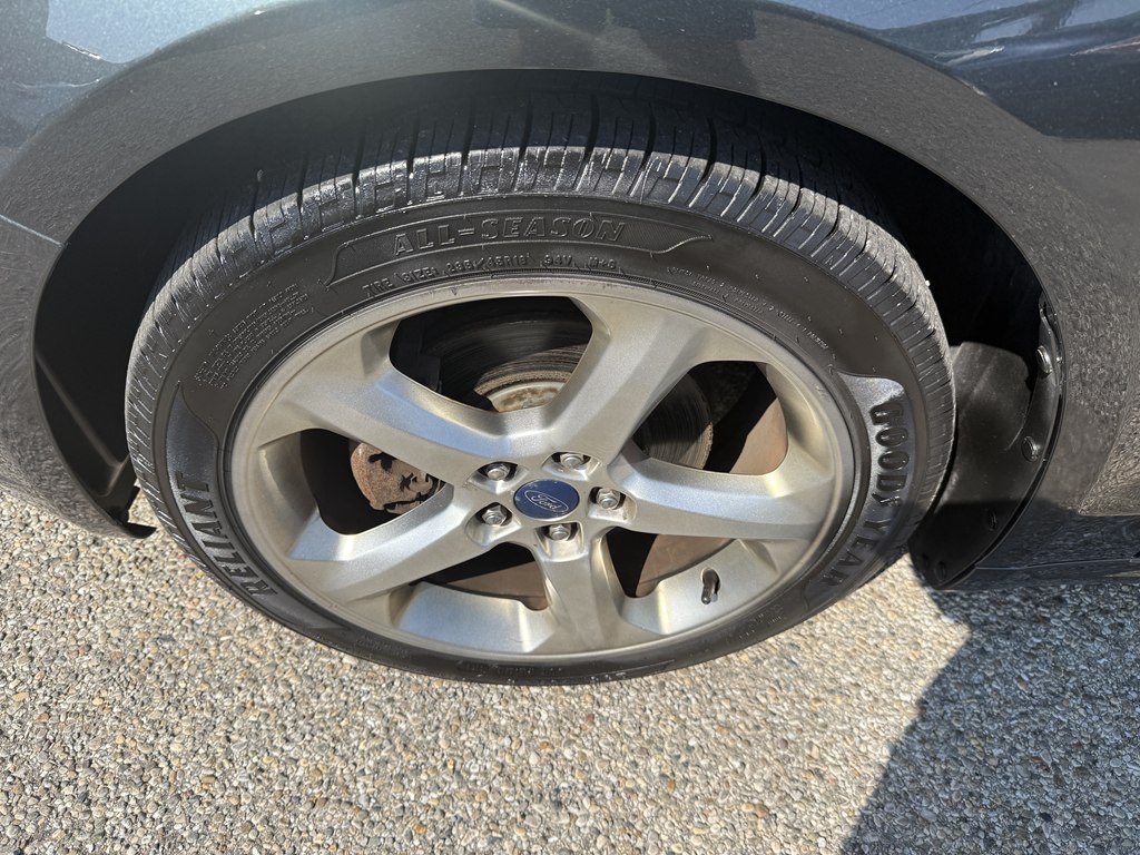 Photo 10 of this FORD FUSION