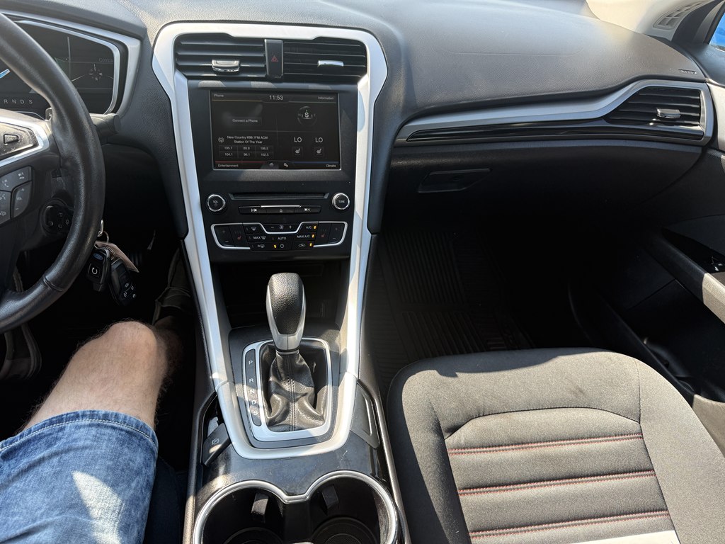 Photo 18 of this FORD FUSION