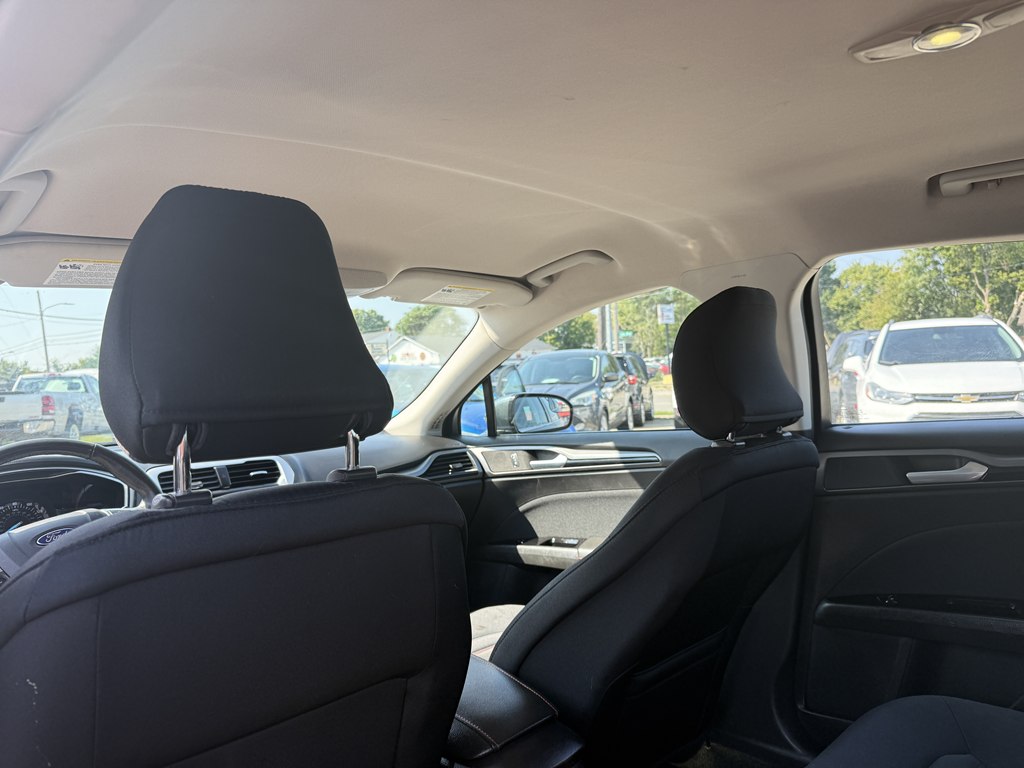 Photo 15 of this FORD FUSION