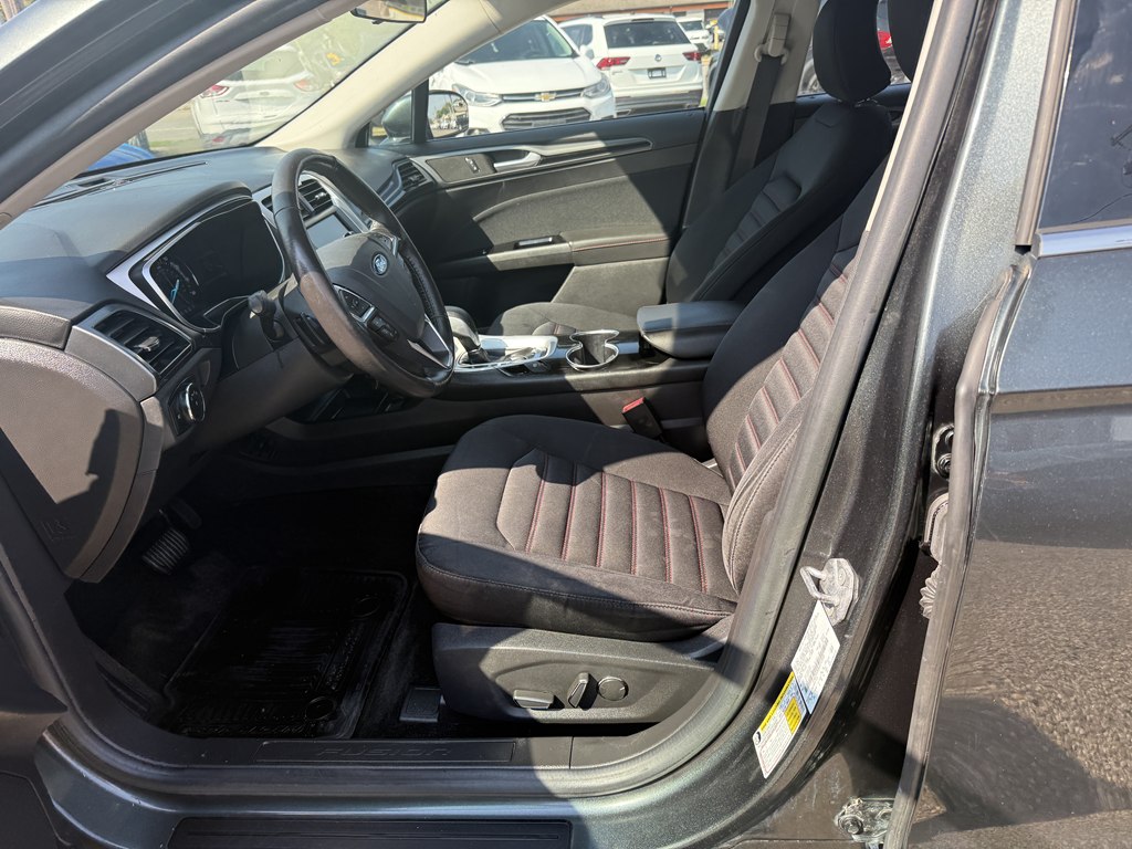 Photo 12 of this FORD FUSION