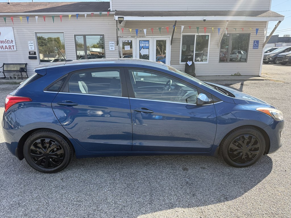 Photo 6 of this HYUNDAI ELANTRA GT