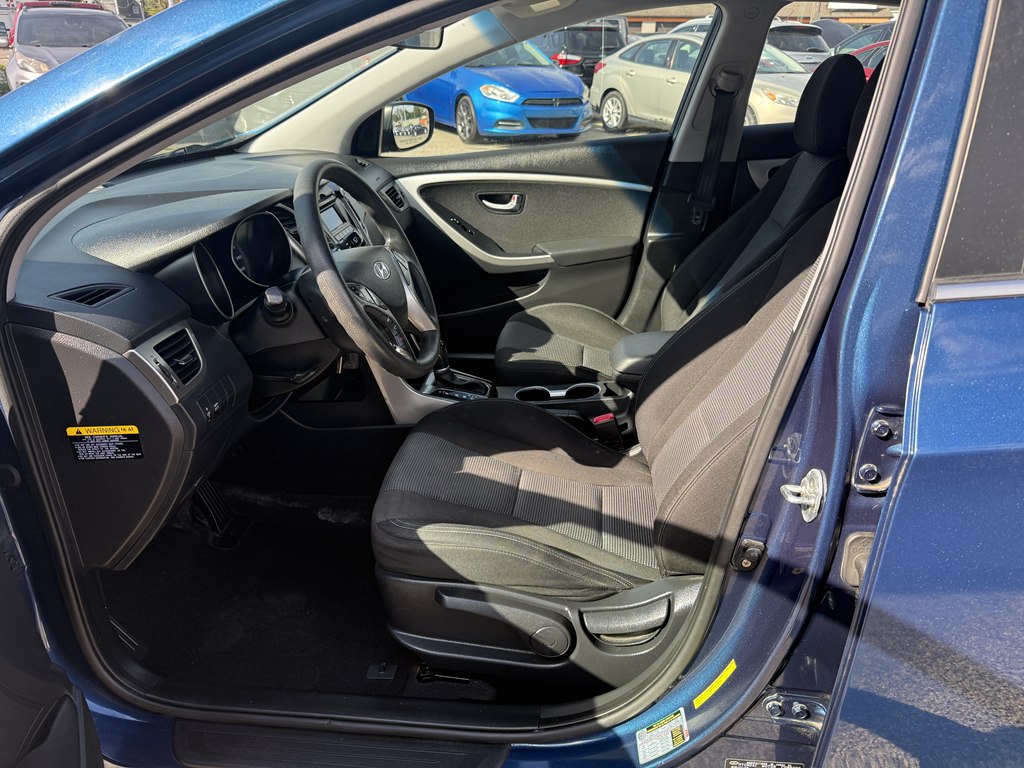 Photo 12 of this HYUNDAI ELANTRA GT