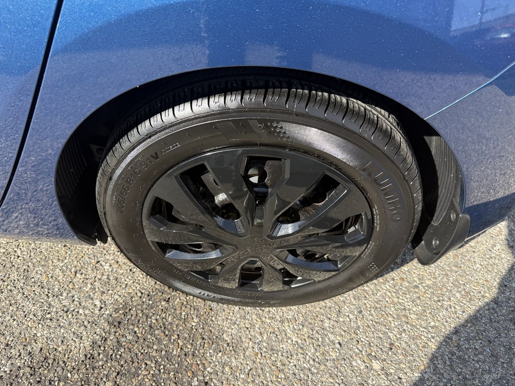 Photo 9 of this HYUNDAI ELANTRA GT