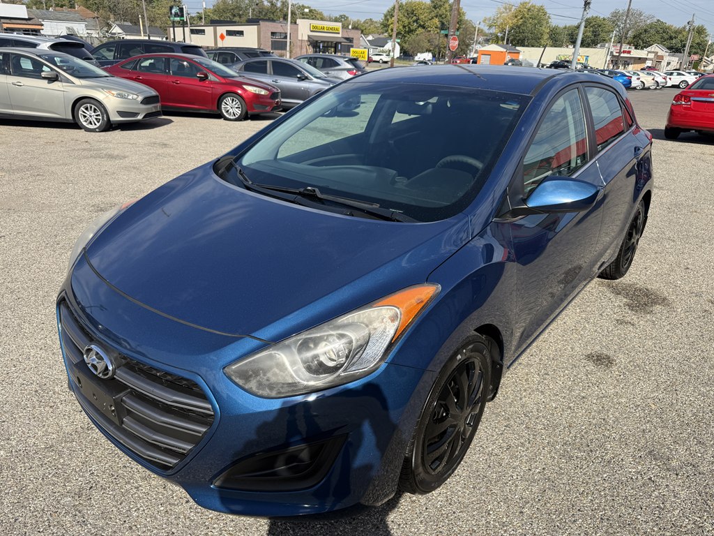 Photo 2 of this HYUNDAI ELANTRA GT