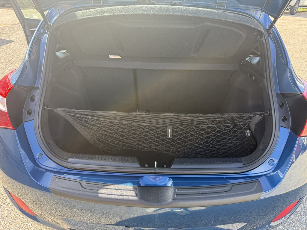 Photo 16 of this HYUNDAI ELANTRA GT