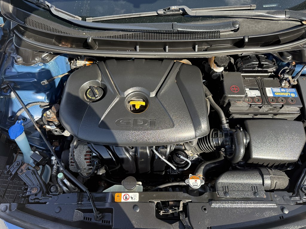 Photo 22 of this HYUNDAI ELANTRA GT