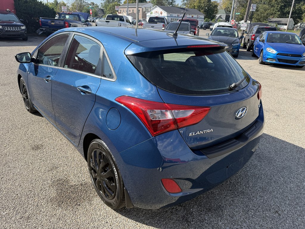 Photo 4 of this HYUNDAI ELANTRA GT