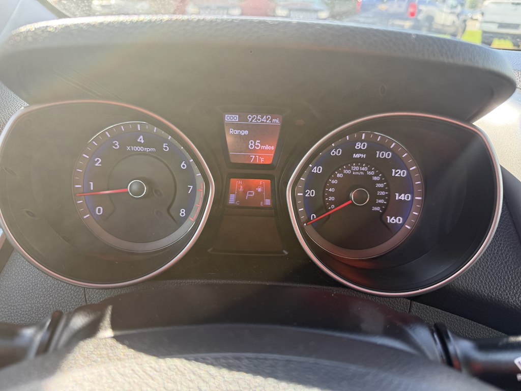 Photo 20 of this HYUNDAI ELANTRA GT