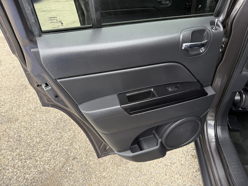 Photo 13 of this JEEP PATRIOT