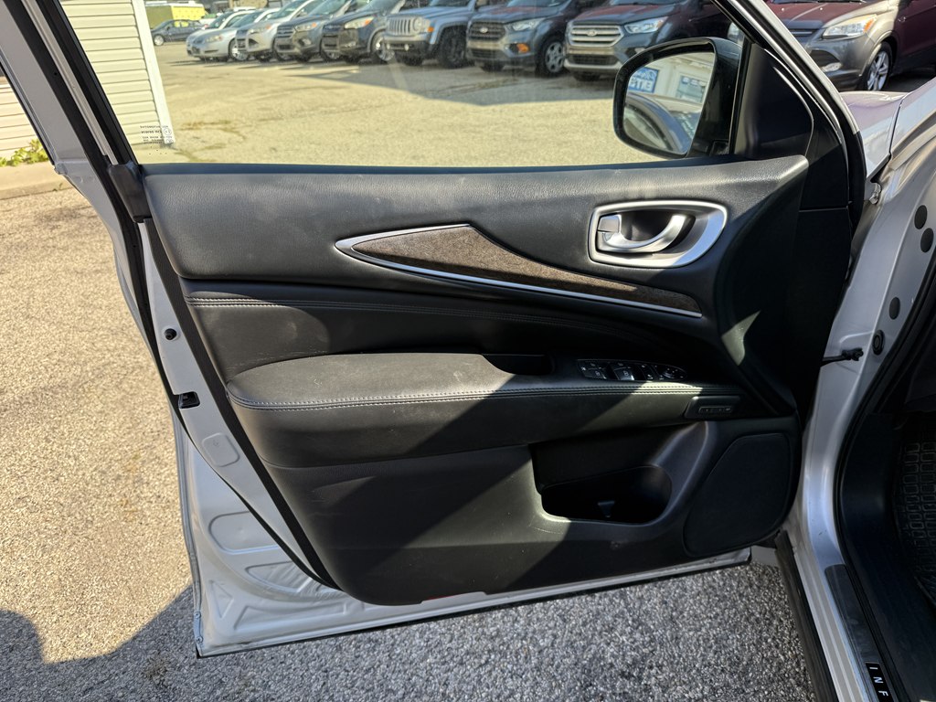 Photo 11 of this INFINITI QX60