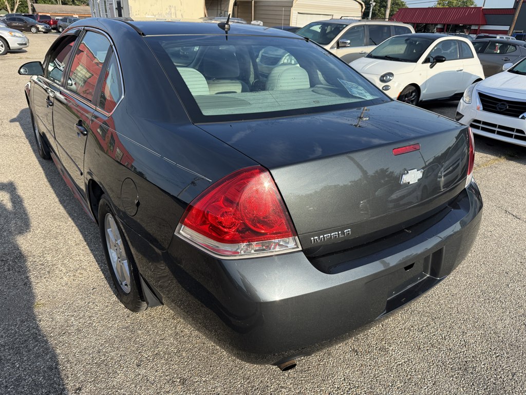Photo 4 of this CHEVROLET IMPALA
