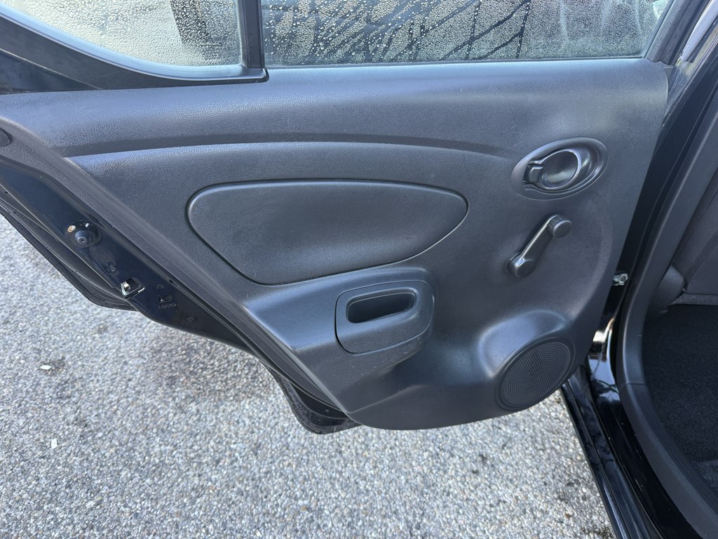 Photo 13 of this NISSAN VERSA