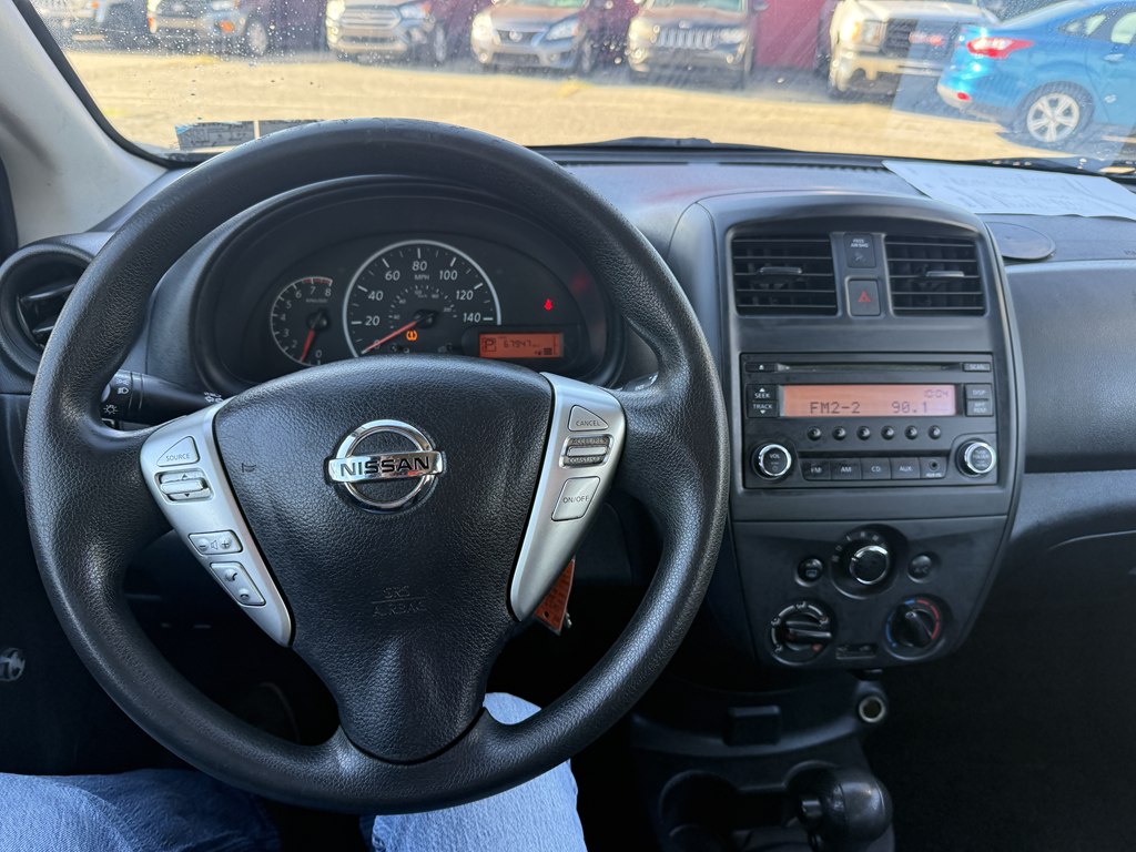 Photo 17 of this NISSAN VERSA