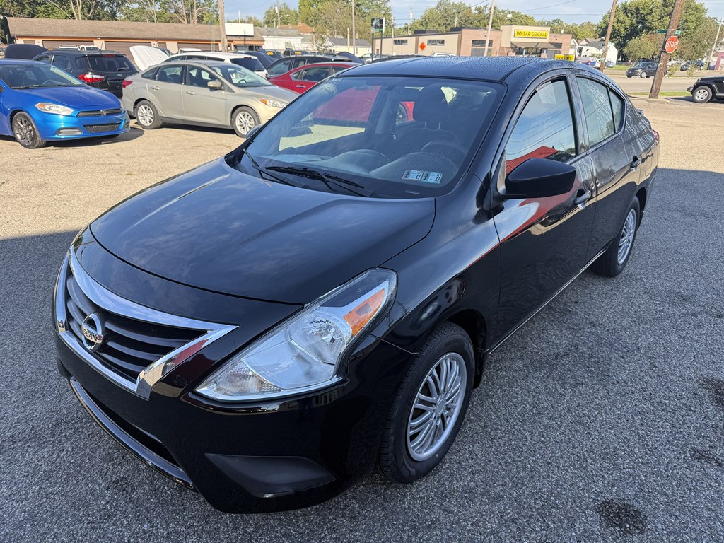 Photo 2 of this NISSAN VERSA