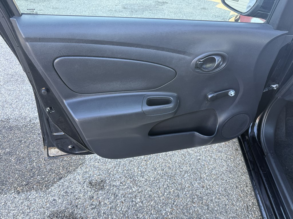 Photo 11 of this NISSAN VERSA