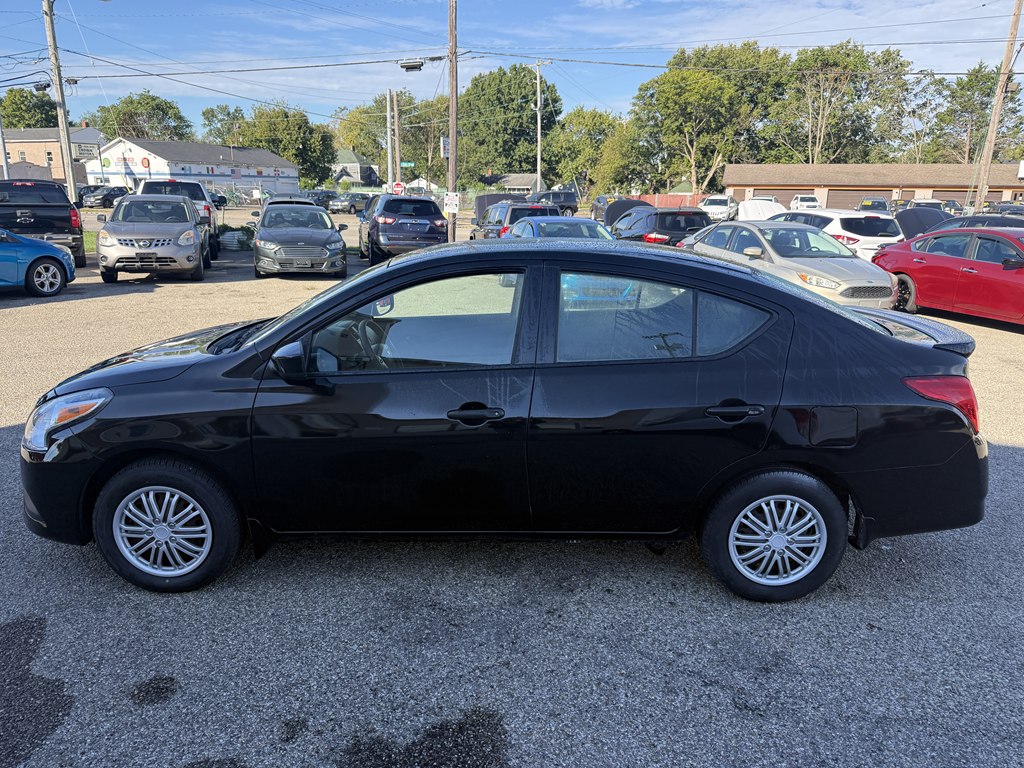 Photo 3 of this NISSAN VERSA