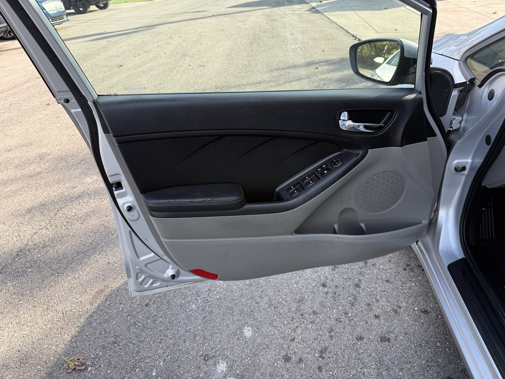 Photo 10 of this KIA FORTE