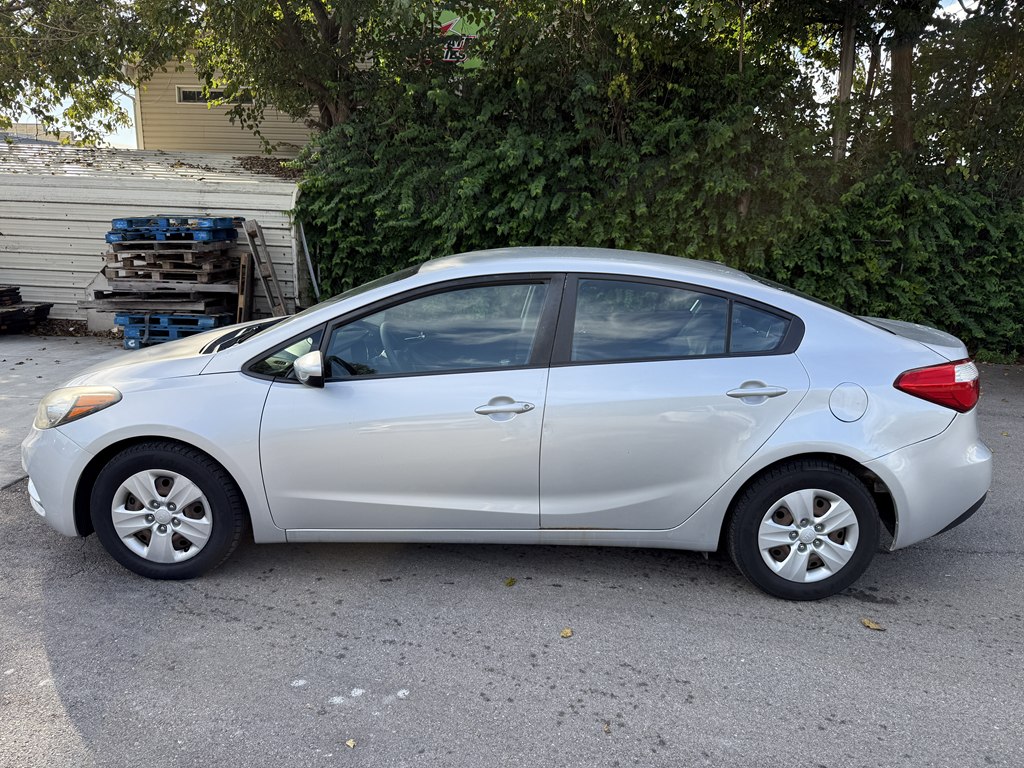 Photo 3 of this KIA FORTE