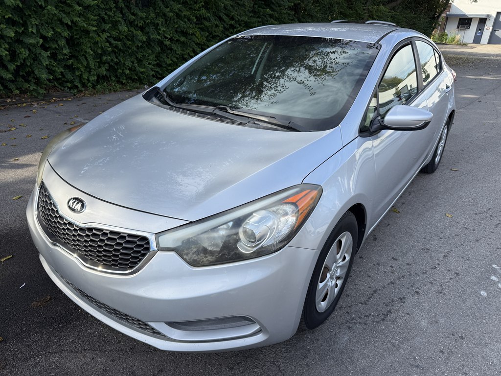 Photo 2 of this KIA FORTE