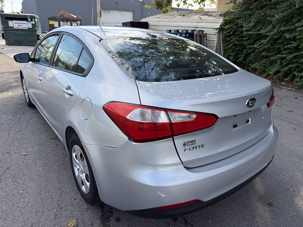 Photo 4 of this KIA FORTE