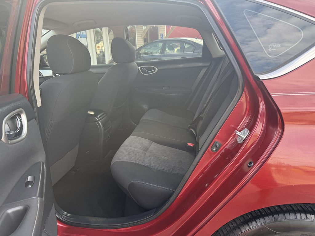 Photo 14 of this NISSAN SENTRA