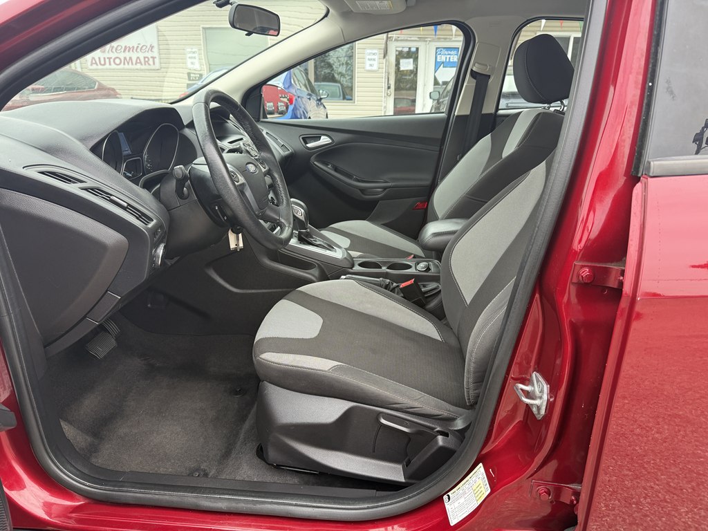 Photo 12 of this FORD FOCUS