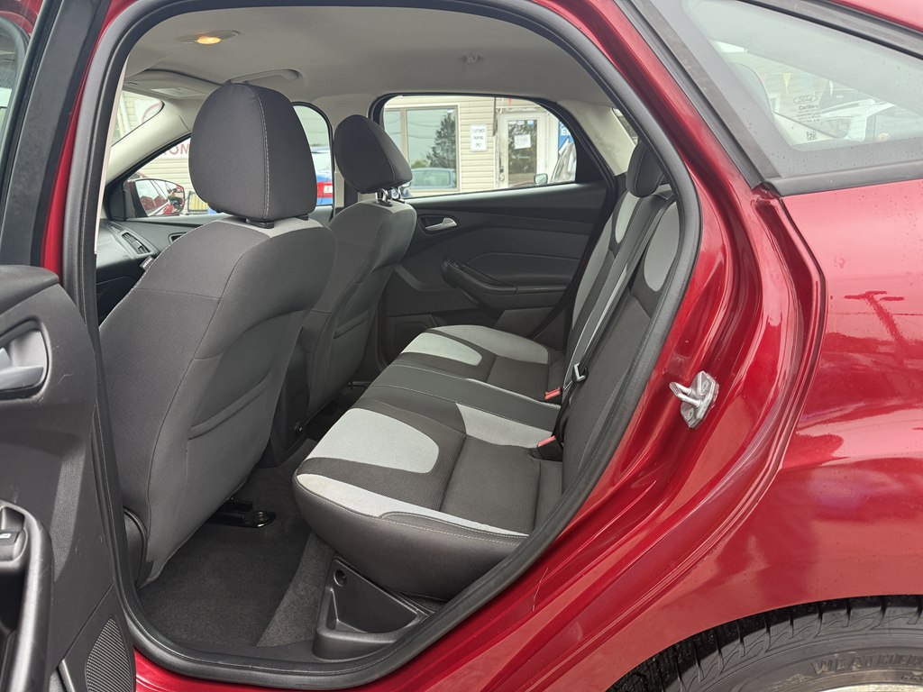 Photo 14 of this FORD FOCUS