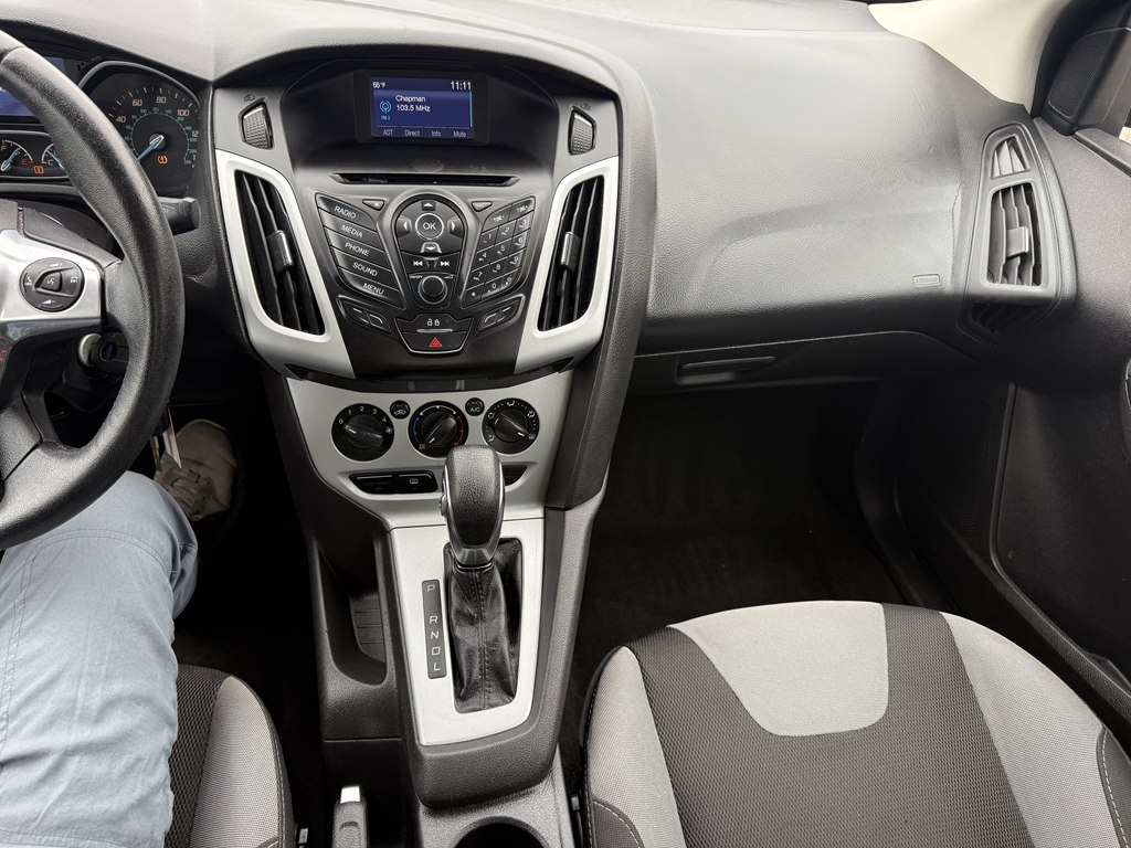 Photo 18 of this FORD FOCUS