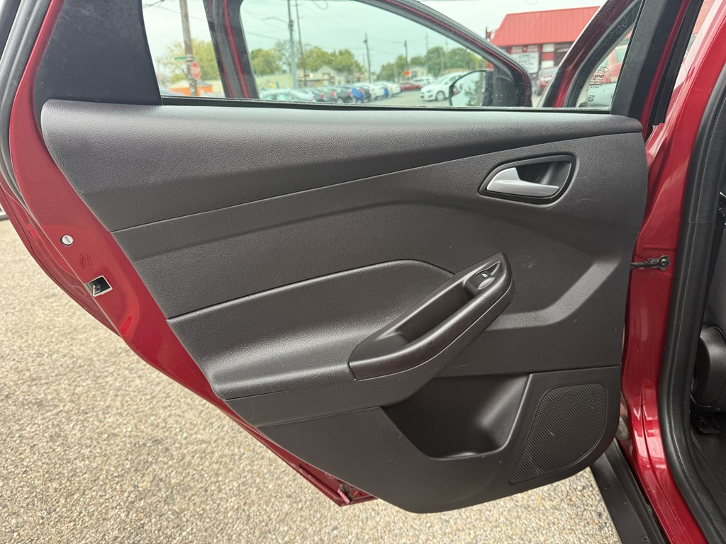 Photo 13 of this FORD FOCUS