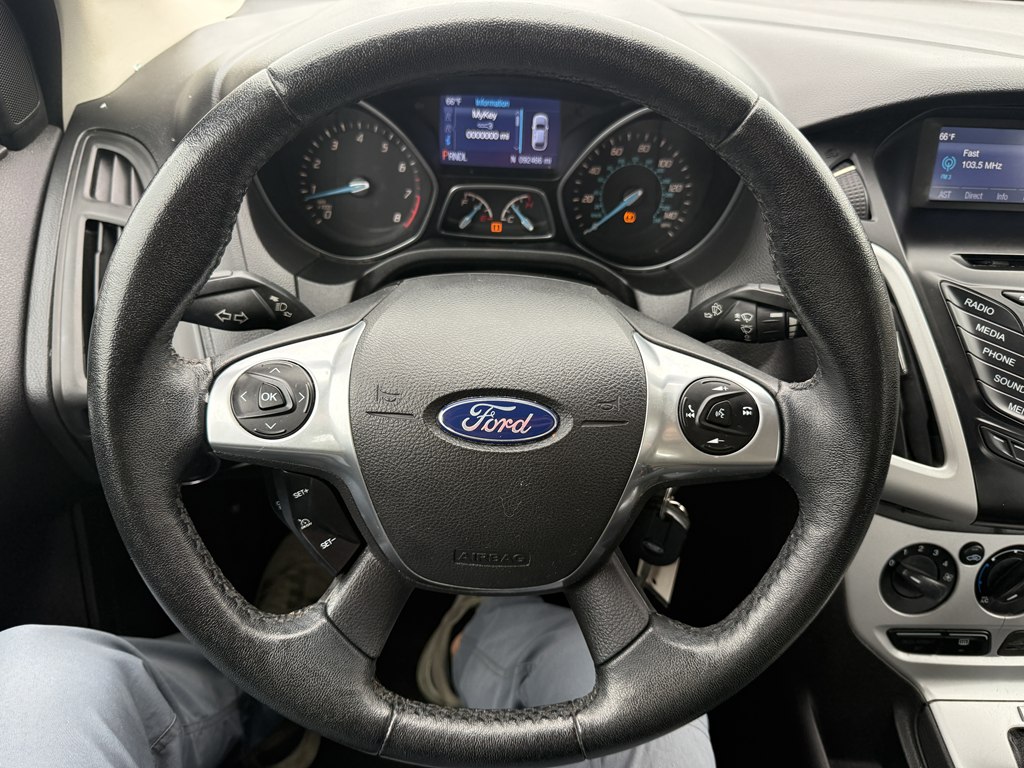 Photo 19 of this FORD FOCUS