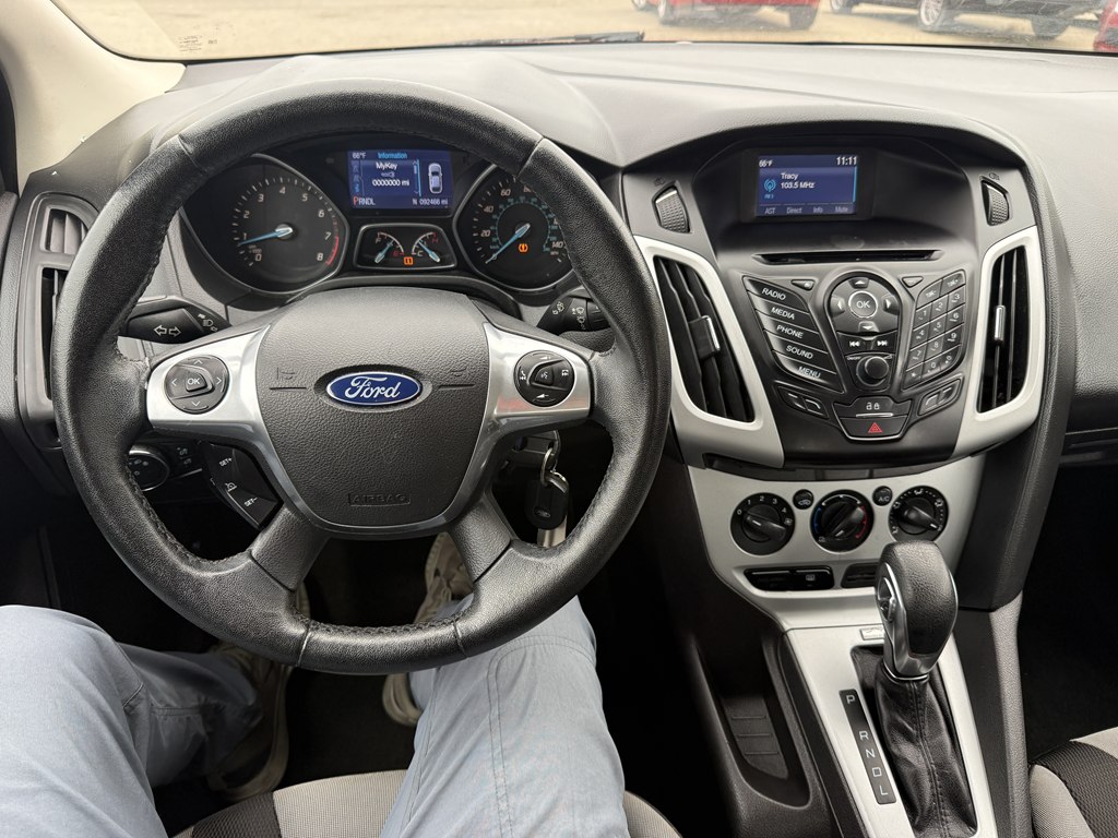 Photo 17 of this FORD FOCUS