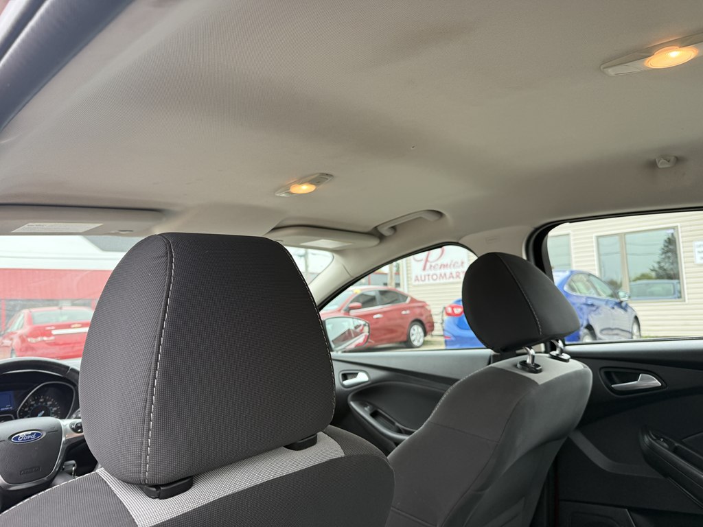 Photo 15 of this FORD FOCUS